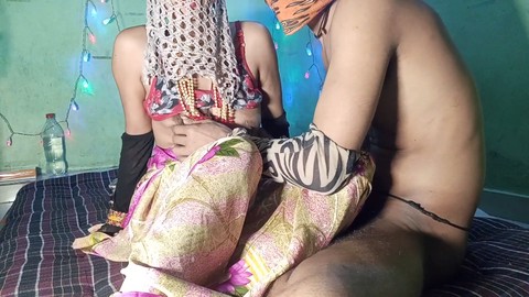 Il cognato percuote il sedere della sorella di sua moglie con del grasso per una deliziosa sessione anale