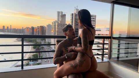 Hot Latina Feline_sex reçoit une creampie de cowgirl sur la plage